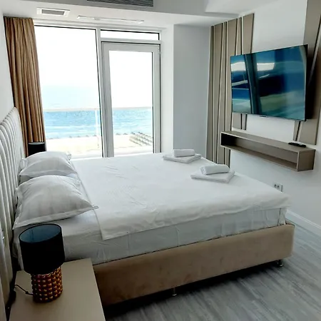 公寓 Mamaia Nord Front Sea View White Titanic