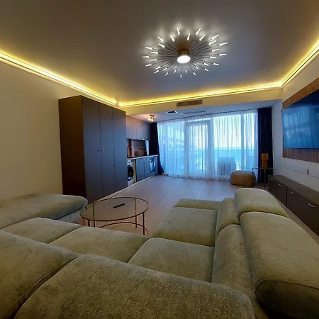 公寓 Mamaia Nord Front Sea View White Titanic