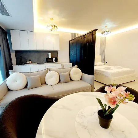 公寓 Mamaia Nord Front Sea View White Titanic