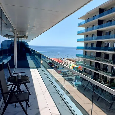 公寓 Mamaia Nord Front Sea View White Titanic Si Parcare Privata 那沃达利